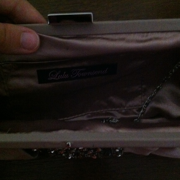 *Trade* Beige satin clutch - Picture 2 of 4