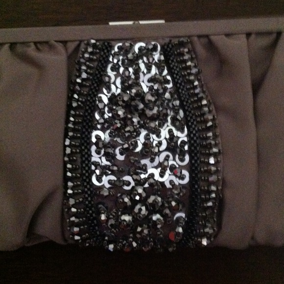 *Trade* Beige satin clutch - Picture 4 of 4