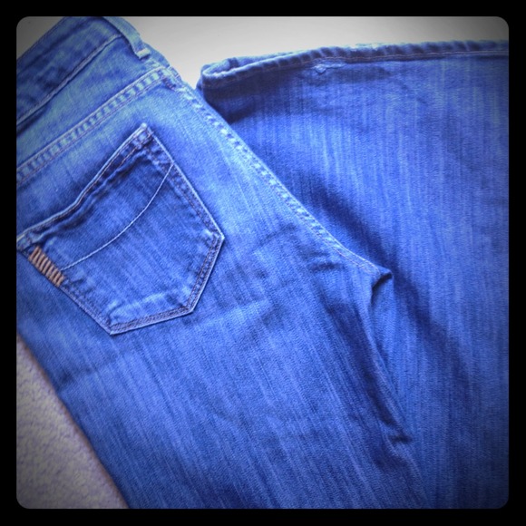 ❌SOLD❌Paige Premium Denim Hollywood Hills Classic