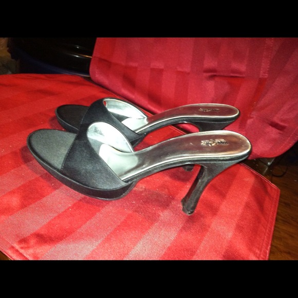 🌟SOLD🌟Shoes - Picture 3 of 3