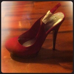 Trade Nw Guess pink heels & black guess, snakeskin