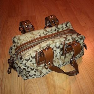 ✋ Reserved for @cynan ✋ Authentic Coach handbag!