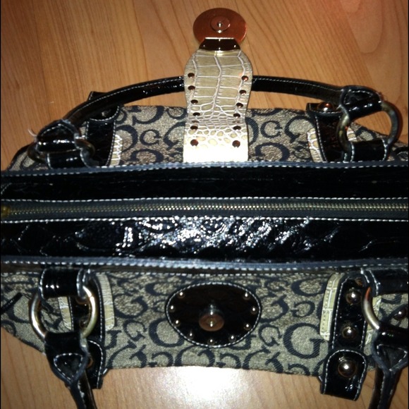 Guess handbag in Black/Gray - Picture 3 of 4