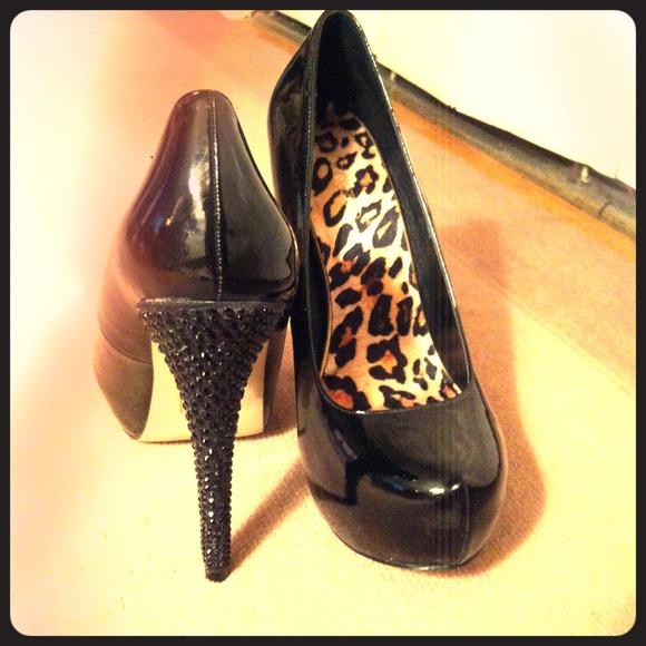 Shoedazzle  Shoes - 🔴 RESERVED FOR CZB1969! 🔴 Shoedazzle Mirage Sz8