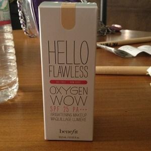 Reserved @acooper4289 🎀Benefit hello flawless