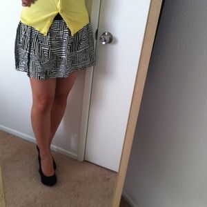 Black and white geometric print miniskirt