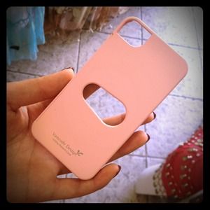 iPhone 4s case that carries one card.