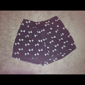 ✋💢SOLD loose fit shorts w adorable white bows!✋💢