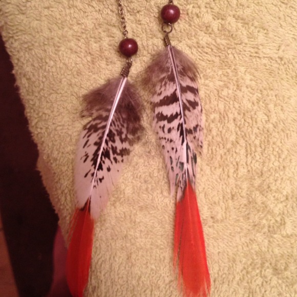 FEATHER EARRINGS. - Picture 2 of 3