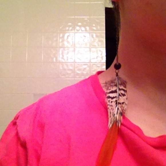 FEATHER EARRINGS. - Picture 3 of 3