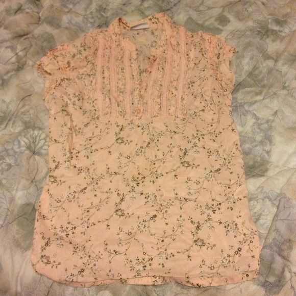 Pretty Arizona Floral Pastel Peach Ruffle Shirt with Frayed Sleeves Size Medium - Picture 1 of 4