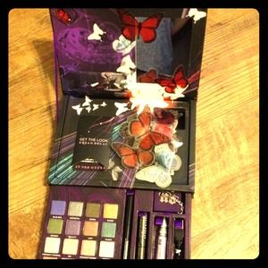 urban decay Accessories - Urban Decay Book of Shadows 4 RESERVED urban decay Accessories - Urban Decay Book of Shadows 4 RESERVED