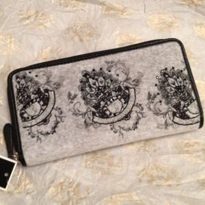 Juicy Couture Clutches & Wallets - 🆕JUICY COUTURE velour grey zip clutch wallet Juicy Couture Clutches & Wallets - 🆕JUICY COUTURE velour grey zip clutch wallet