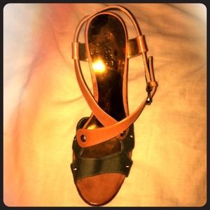 🌟✨Reduced✨🌟Guess leather &cloth high heel Sandal