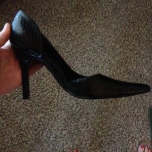 ✨✨✨FLASH SALE! Snake skin pumps. Never worn