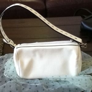 Small white purse with detachable strap