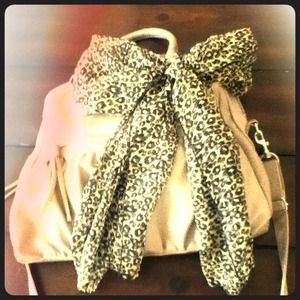 Leopard print lightweight scarf