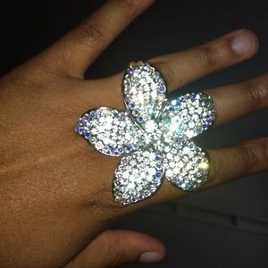 Bling flower ring