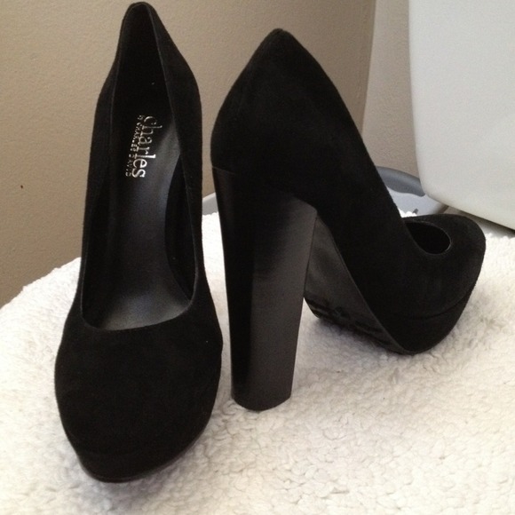 Charles David Pursuit pumps in black suede, Size 6