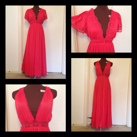 💢SOLD💢Vintage 2pc cherry red peignoir robe night