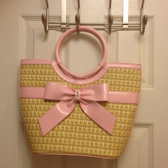 Straw purse with a bow!