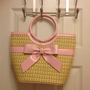Straw purse with a bow!