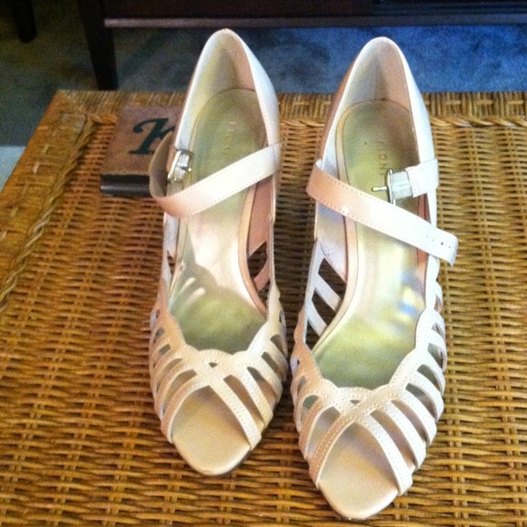 Blush Pink Patent Pumps!!