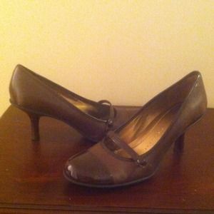Cute pair of Mary Janes!