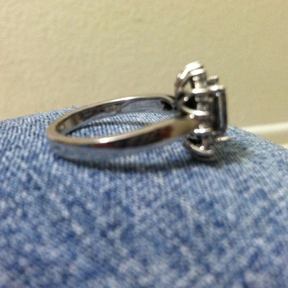 Ring - Picture 2 of 3