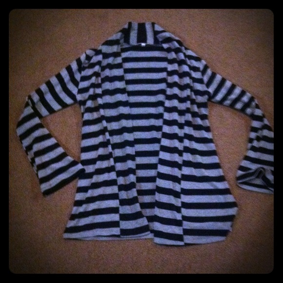Black and grey over lay shirt