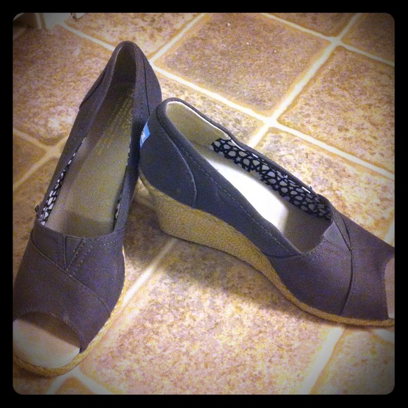 Reduced****Grey wedge toms