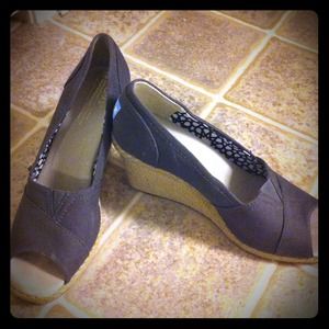 Reduced****Grey wedge toms