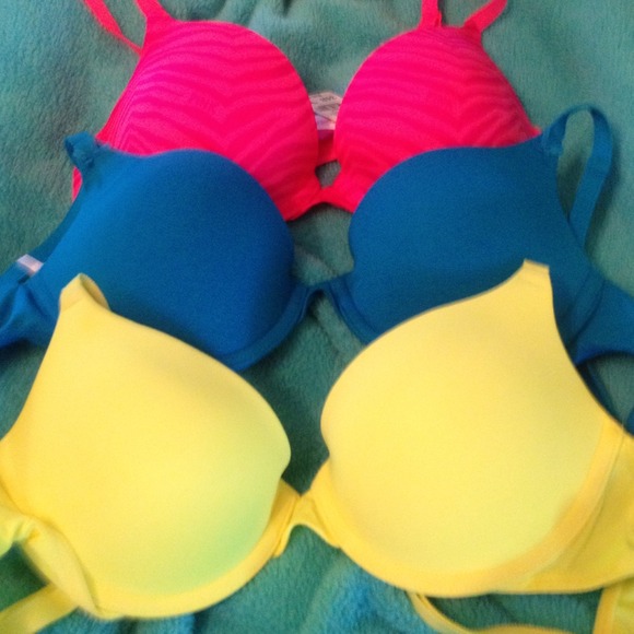 3 Victoria's Secret PINK 34B reserved for @saaaasv
