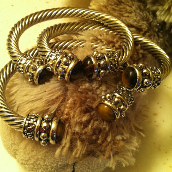 Bracelets - Picture 2 of 4