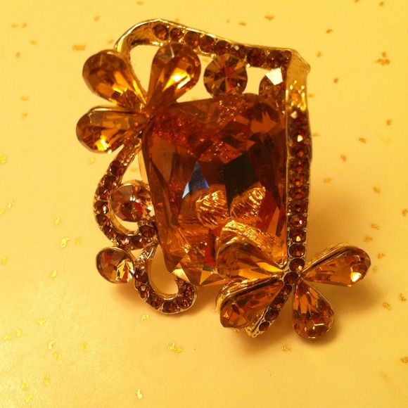 Ring - Picture 3 of 4