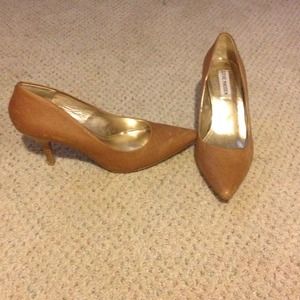 Steve madden pumps! Reserved for @chelsea200!
