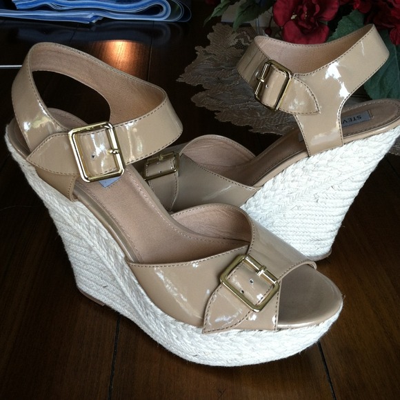 Steve Madden Wagger wedges