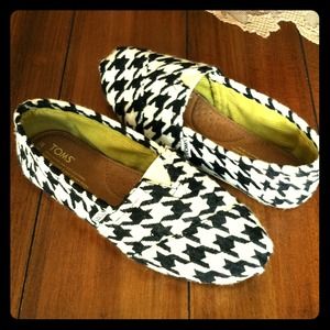 Toms houndstooth print shoes