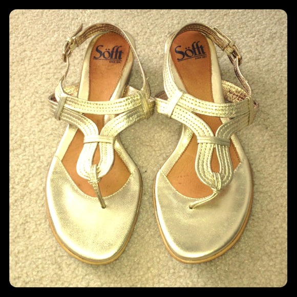 **SOLD** Metallic Gold Sandals