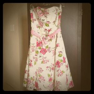 LOFT Pretty Floral Strapless Dress!
