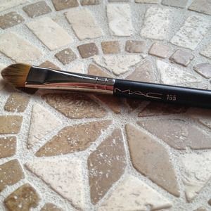 RESERVED FOR @harpreetgill - MAC 195 brush