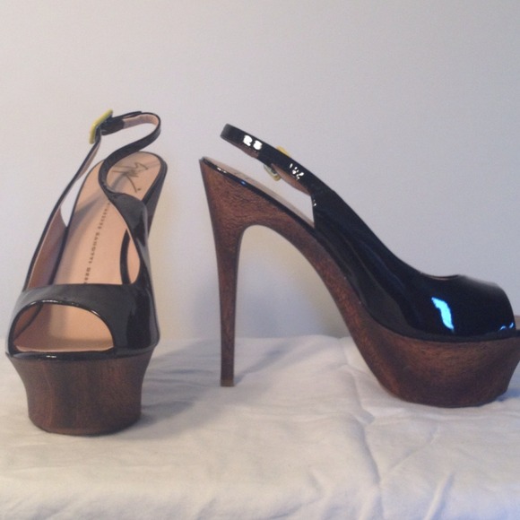 NWT Giuseppe  Zanotti "Maia" Patent peep toe pump