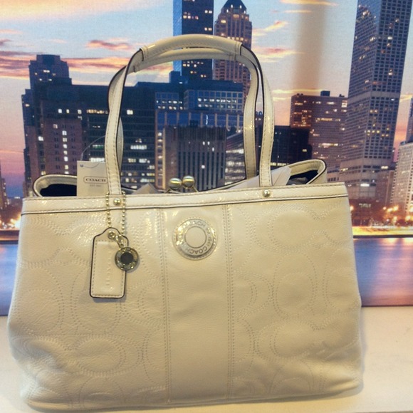 🎉SOLD🎉NWT Ivory Coach leather classic timepiece
