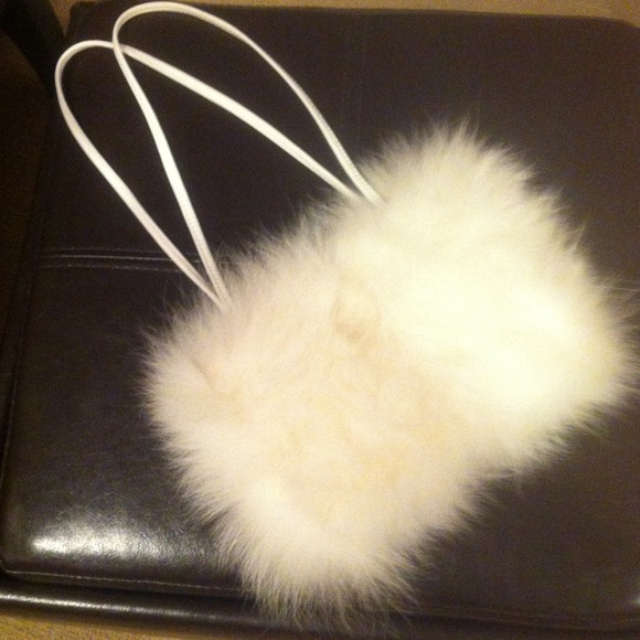 White fur 8"x7" Italian handbag w leather straps
