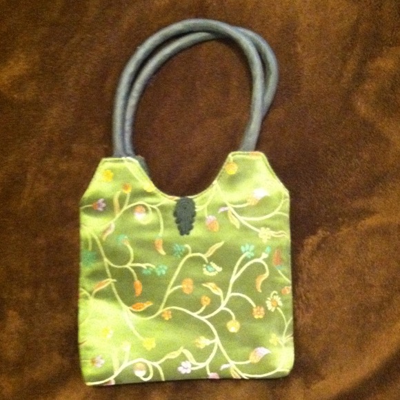 Green clutch - Picture 1 of 2