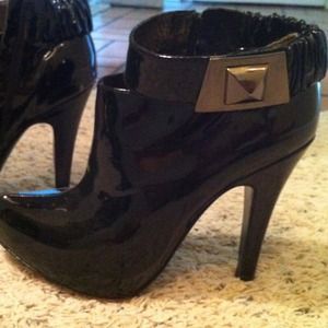 Report signature booties