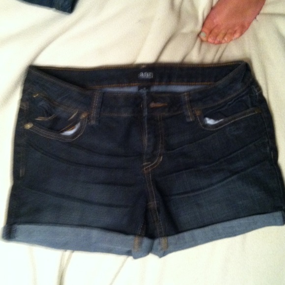 Size 6p cuffed dk wash shorts worn twice