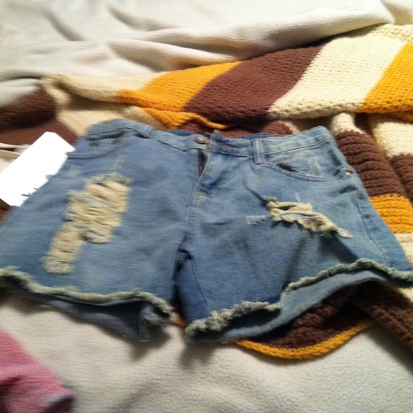 Brand new ripped lighter wash style jean shorts