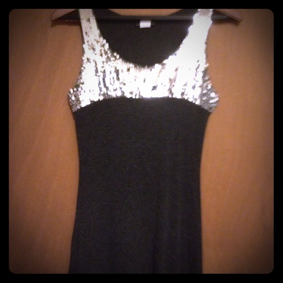 Gray tank top with silver sequence
