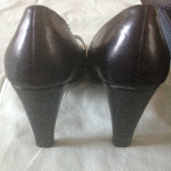 Black Peep toe Heels - Picture 2 of 2